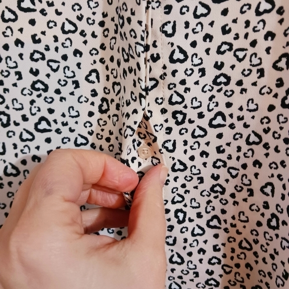 Carolina Belle Valentines Day Blush Pink Leopard Print Hearts Top - Picture 4 of 6